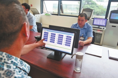 鄭州市車(chē)管開(kāi)啟“一站式”服務(wù) 便民設施完備